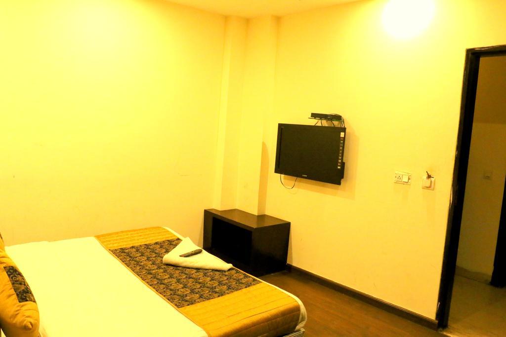 Hotel Benz International デリー エクステリア 写真