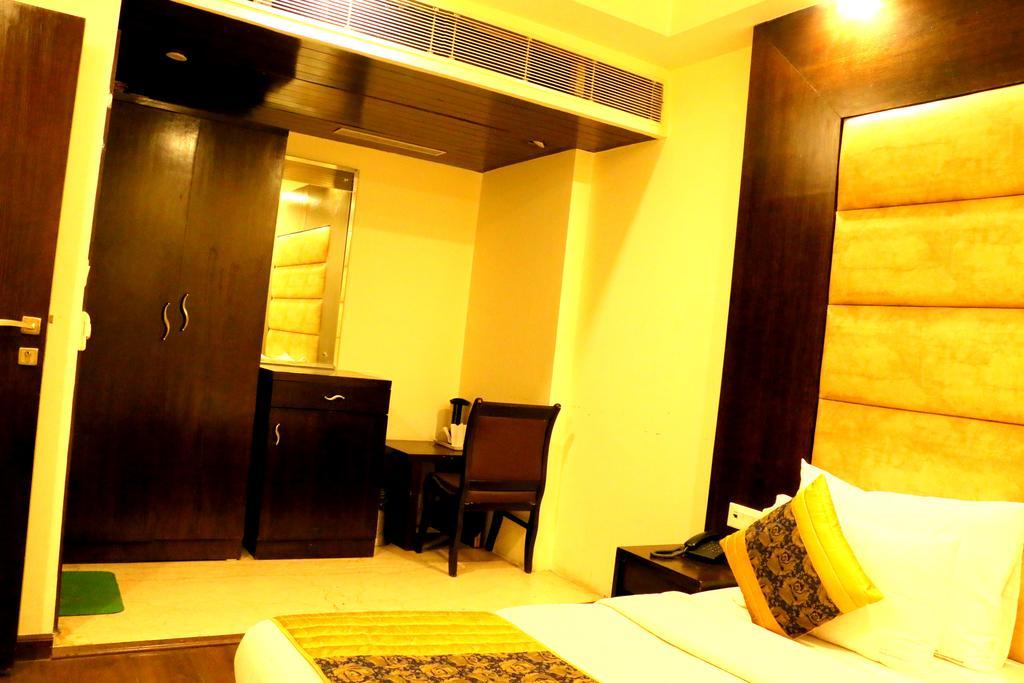 Hotel Benz International デリー エクステリア 写真