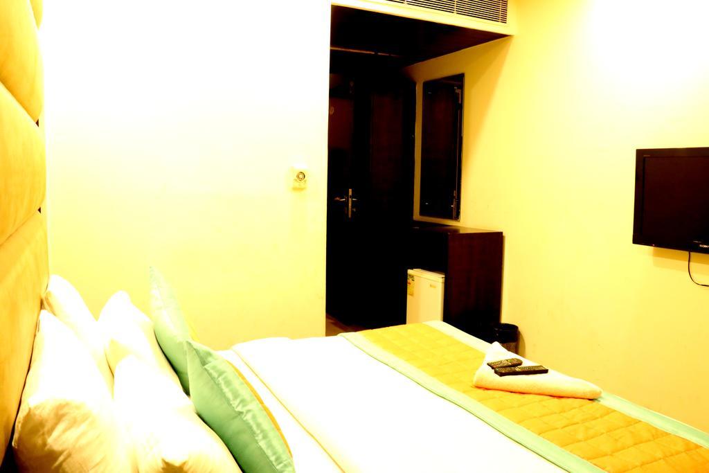 Hotel Benz International デリー エクステリア 写真